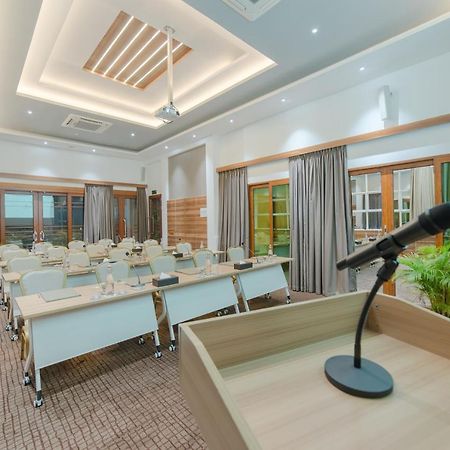 Samann Host Hotell Hulhumalé Eksteriør bilde